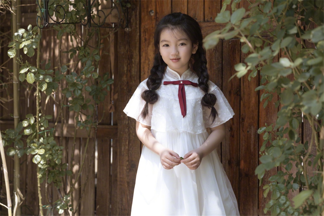 孩子来到这个世界的时候,他们就像是一张干净无瑕的白纸,他们对周围的