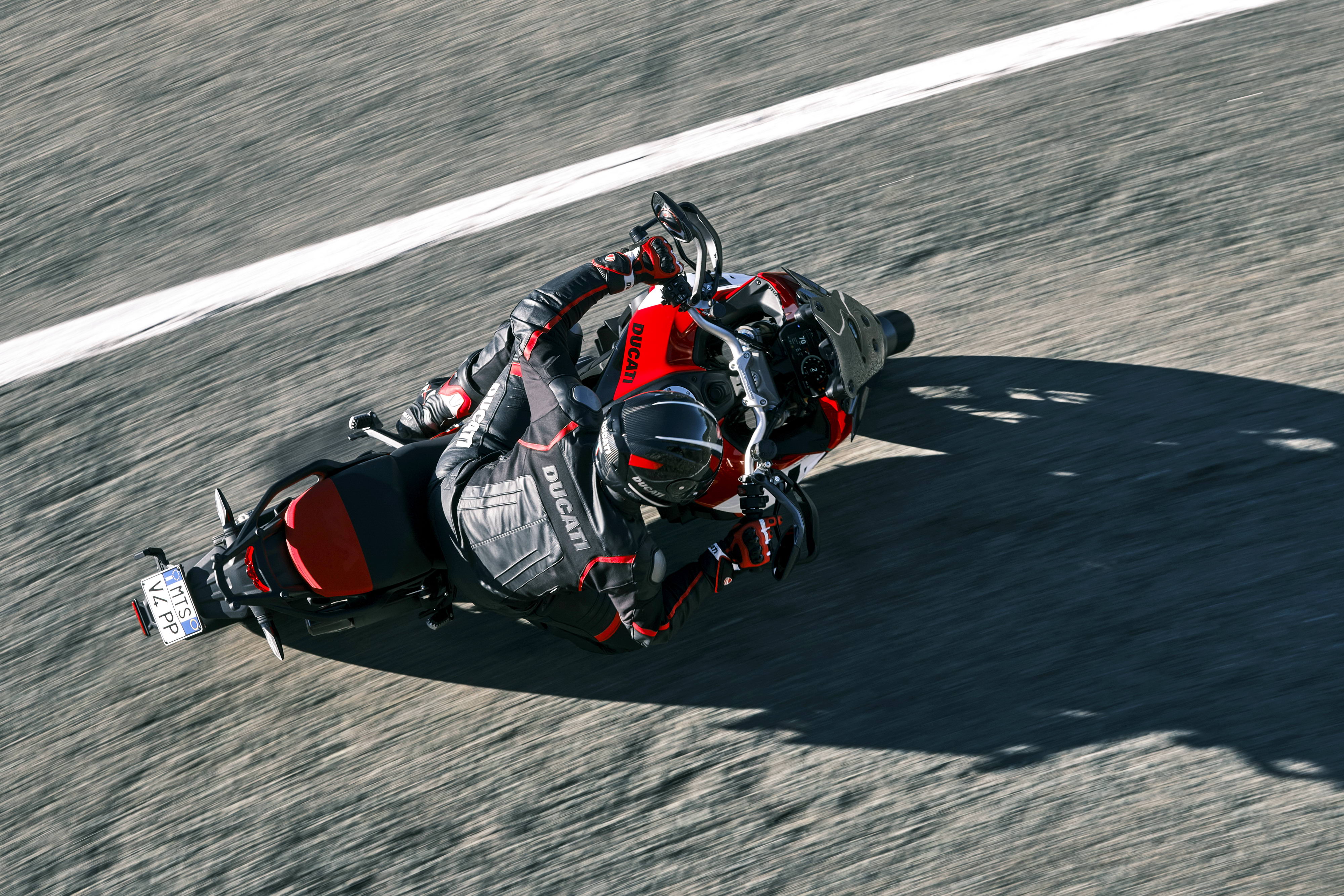 杜卡迪 2022 Multistrada V4 派克峰版 户外特写
