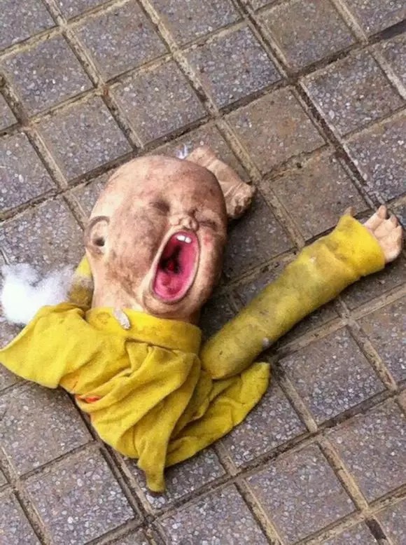 世界上最恐怖的鬼人偶全集锦，夜晚的尿裤恐怖！