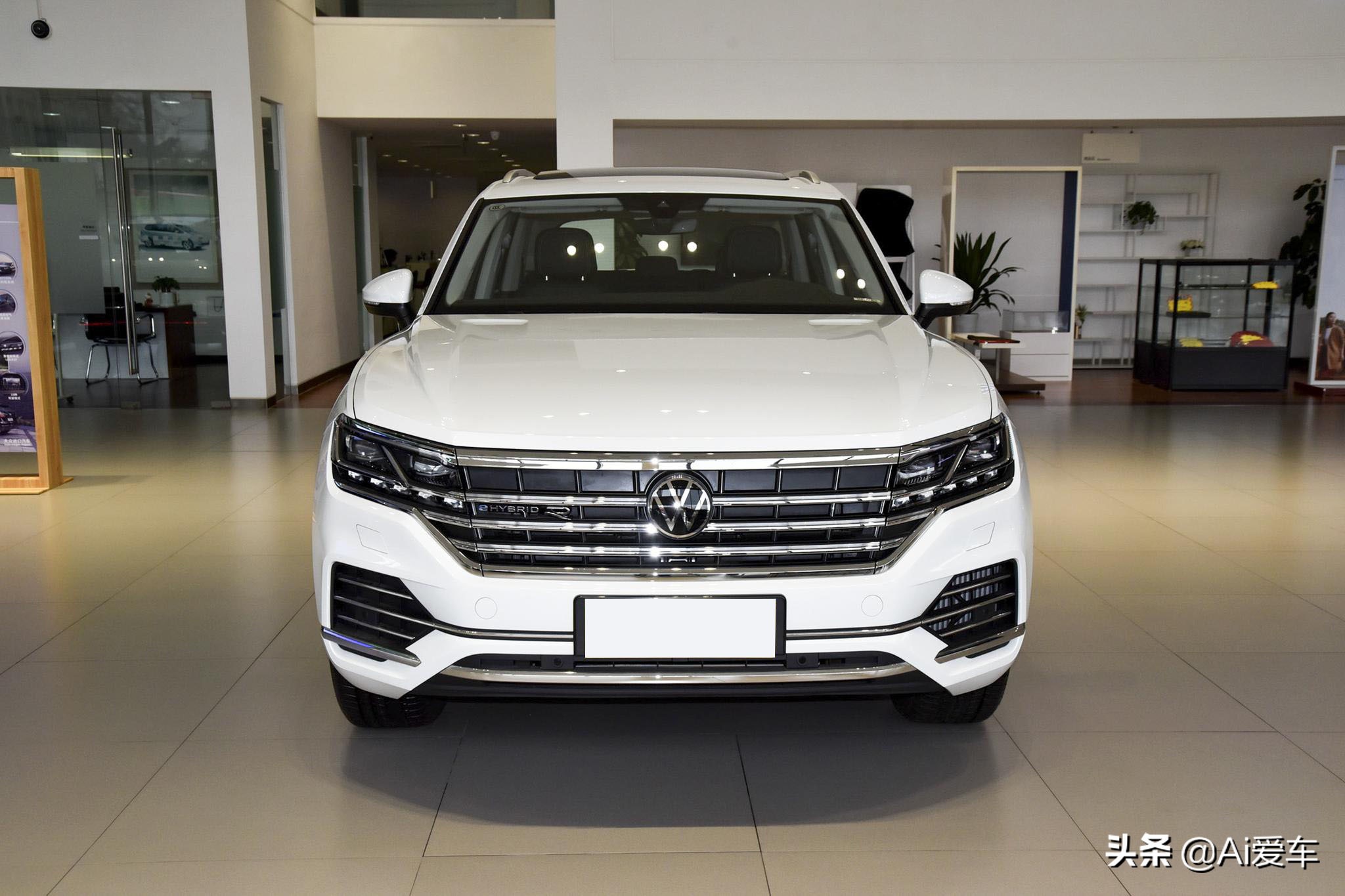 进口德系旗舰大5座SUV，2.3L油耗8AT带四驱，车价不错，途锐PHEV