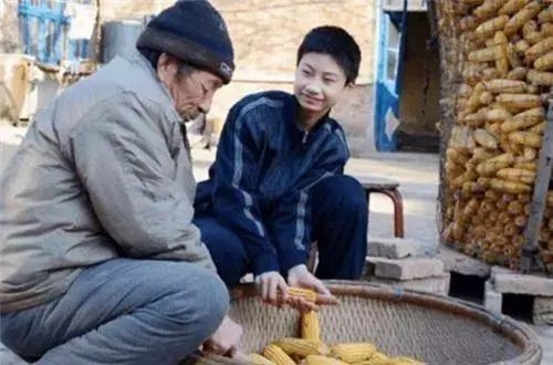 父亲精神失常，母亲瘫痪，高考744分被清华录取的庞众望怎样了