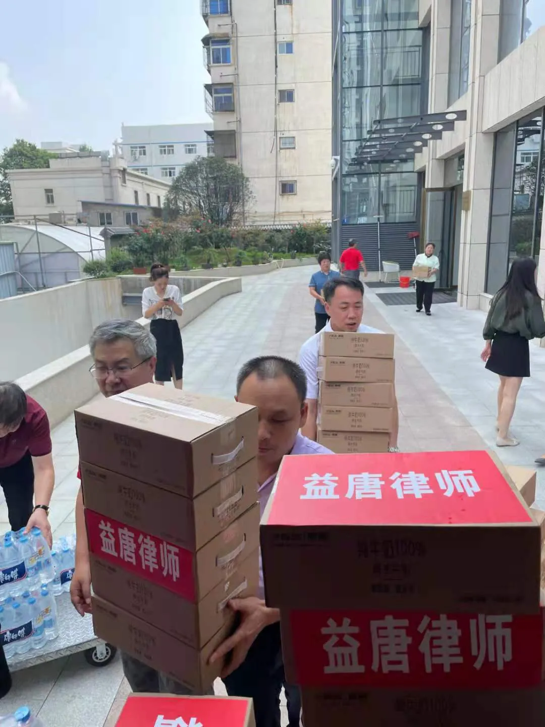 益唐简讯｜积极投身抗洪救灾行动