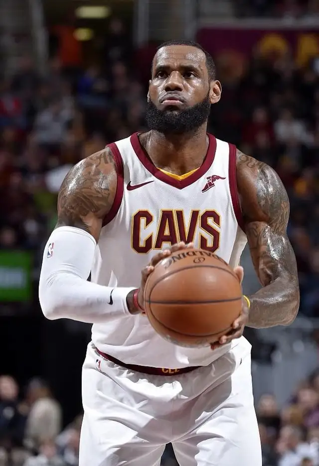 nba上海路牌为什么被拆(肖华已经飞往上海，NBA中国赛上海站路牌已经拆除)