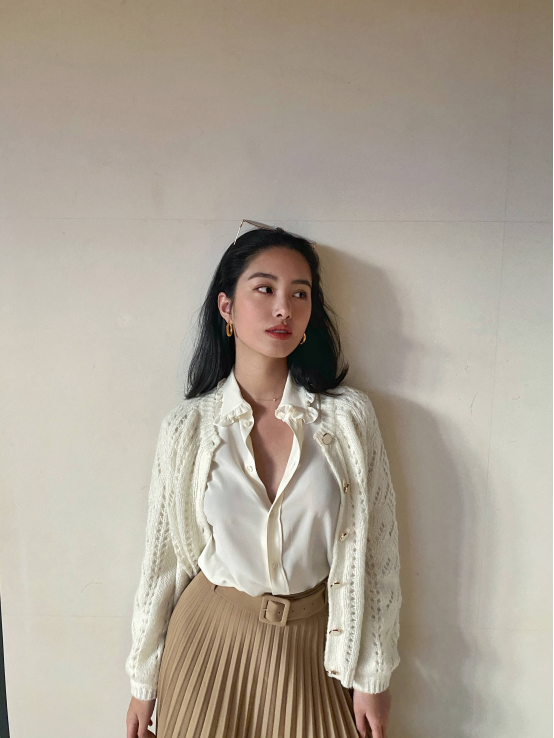 开衫毛衣搭配杏色内搭(开衫毛衣搭配杏色内搭可以吗)