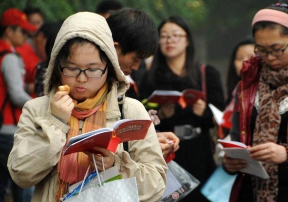 大学生迎来“好消息”，符合这三点要求，可免试成为公务员