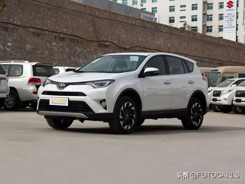 实拍第四代丰田RAV4荣放，近七年改款，小书包不在你不买？