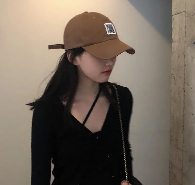 头小脸小戴帽子的图片(秋天戴帽子也太实用了吧) - 赤虎壹号
