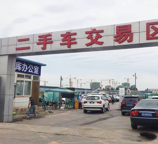 51岁四川老农撞脸马云，走红后狮子大开口要价，终黯然回乡捡蘑菇