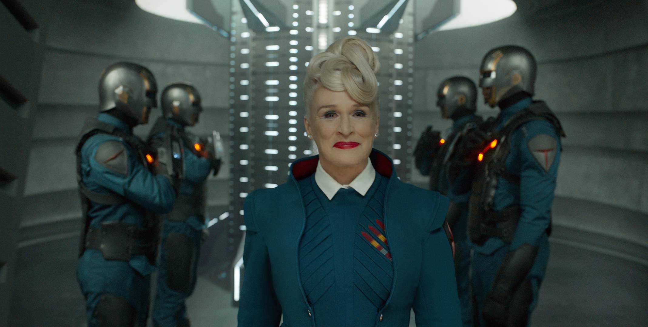 《美国队长3》中,儿子死在了索科维亚而怒斥钢铁侠的愤怒母亲,由