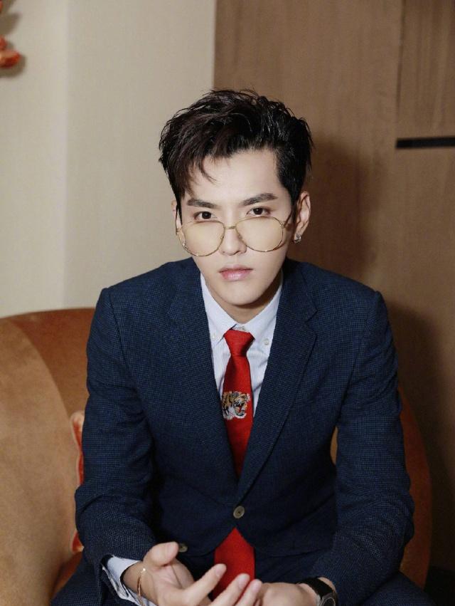 “顶流”吴亦凡：成名背后消失的“爸爸”