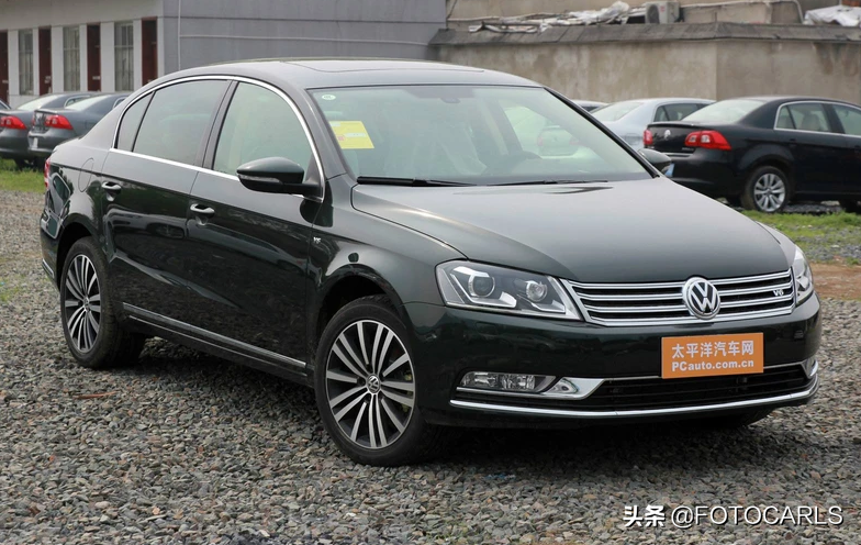 大众迈腾3.0L V6旗舰版实拍，后排猜你没见过，售价33.48万