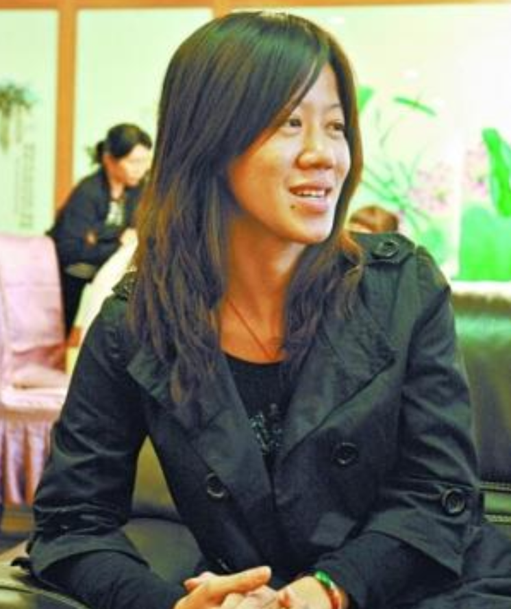 黄来女：763分考上武大，背着瘫痪父亲上学，后来怎样了？