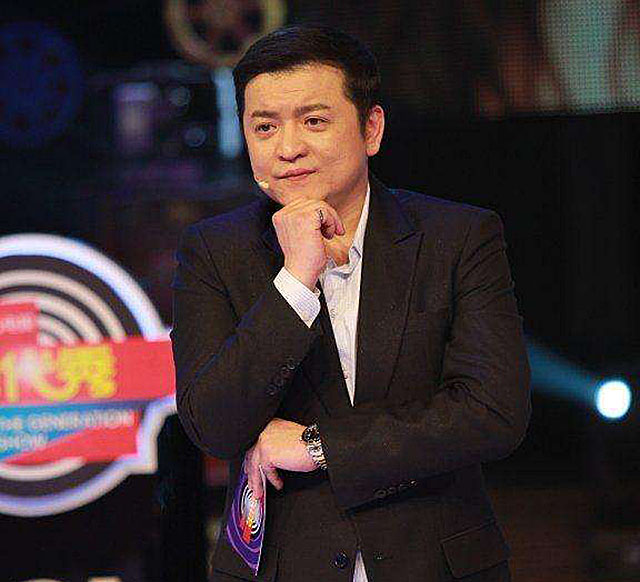 我国首届本科飞行员赵屹鸥,退役当央视主持人,儿女双全幸福美满