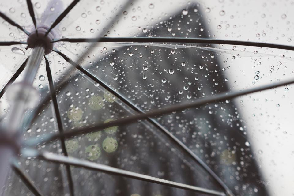 雨天想念一个人，不管相隔多远，都无法抑制住对你的想念