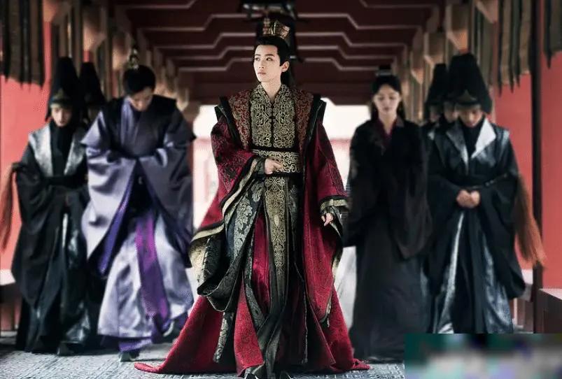 别以为贴个胡子就是女扮男装，这6位女星的男装太帅，真不糊弄人