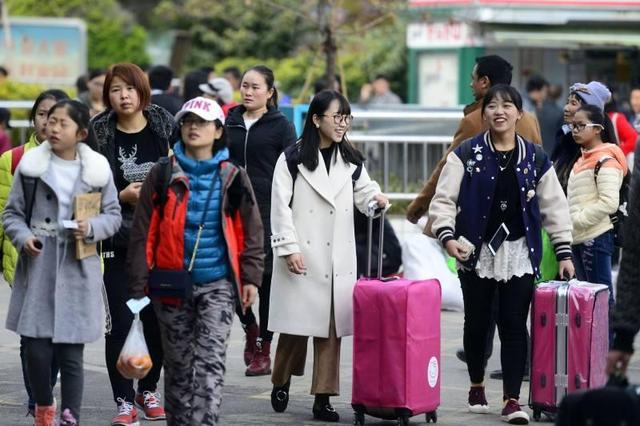 22年各地高中学校寒假放假时间出炉，学生拍手叫好，家长很不情愿