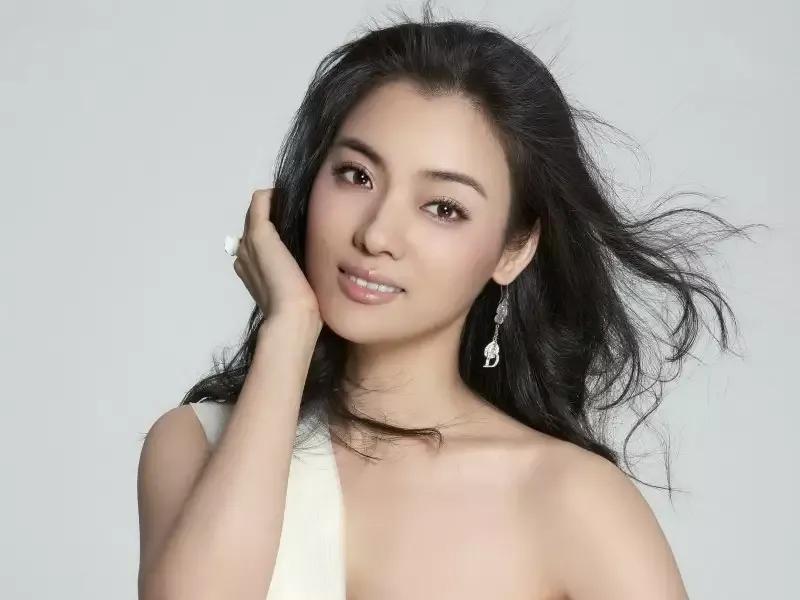 代表湖南美女有:陈思思,李湘,霍颖等等,这些都是全国