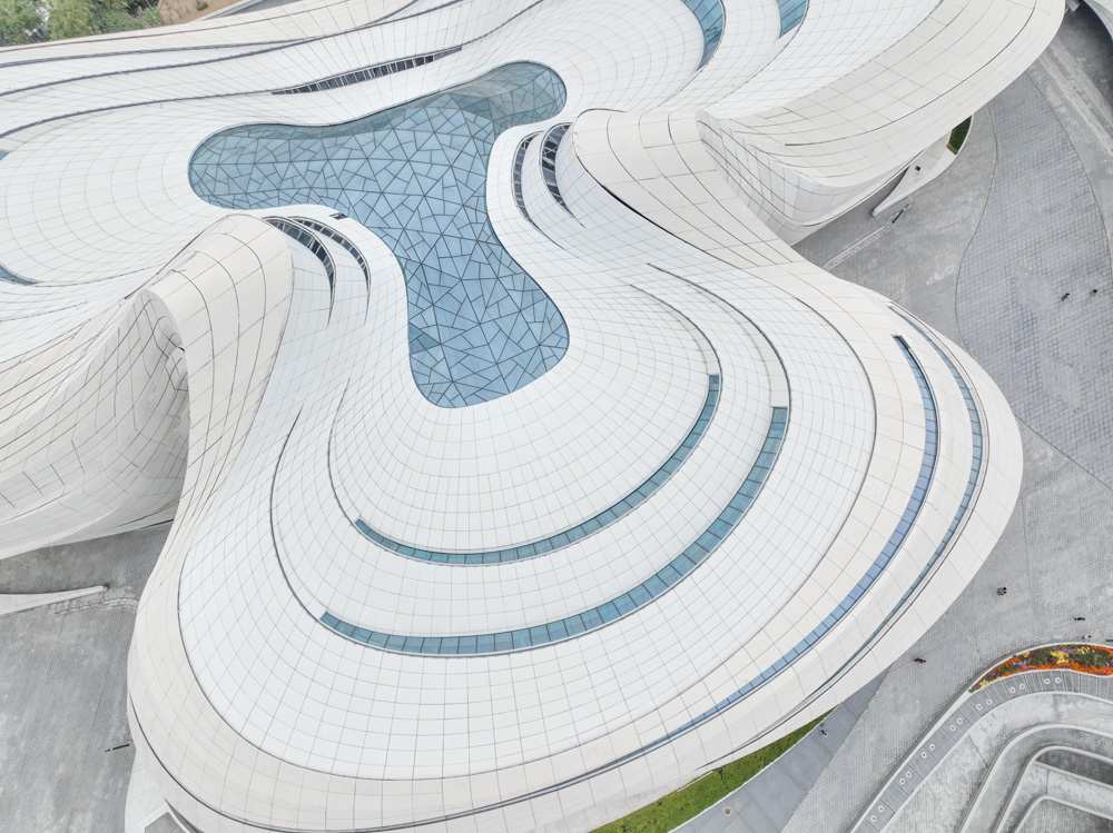 长沙梅溪湖这处建筑不似梅花反而像外星航母