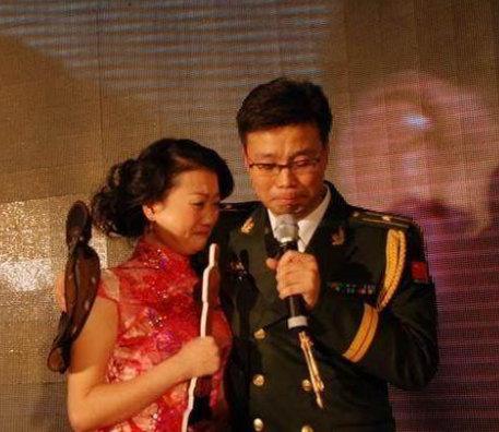 王迅：为了小18岁的王依梓抛弃前妻魏臻，前妻魏臻最后凄惨离世