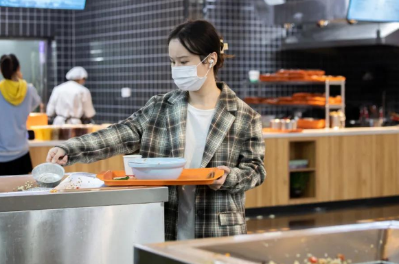 华中农大食堂菜价被吐槽“太贵”，价格堪比酒店，学生：我吃不起