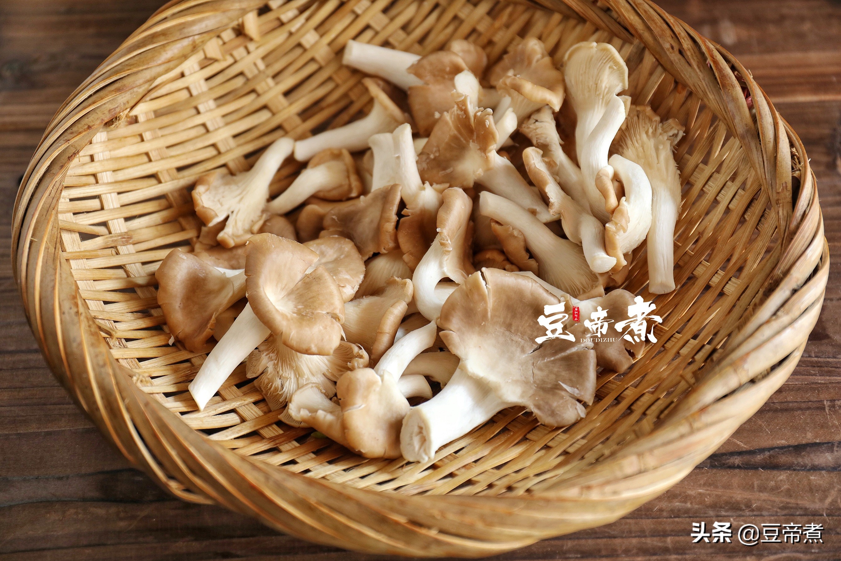 秀珍菇全身都是宝，我家一周吃3次，鲜嫩爽滑又多汁的做法真喜欢