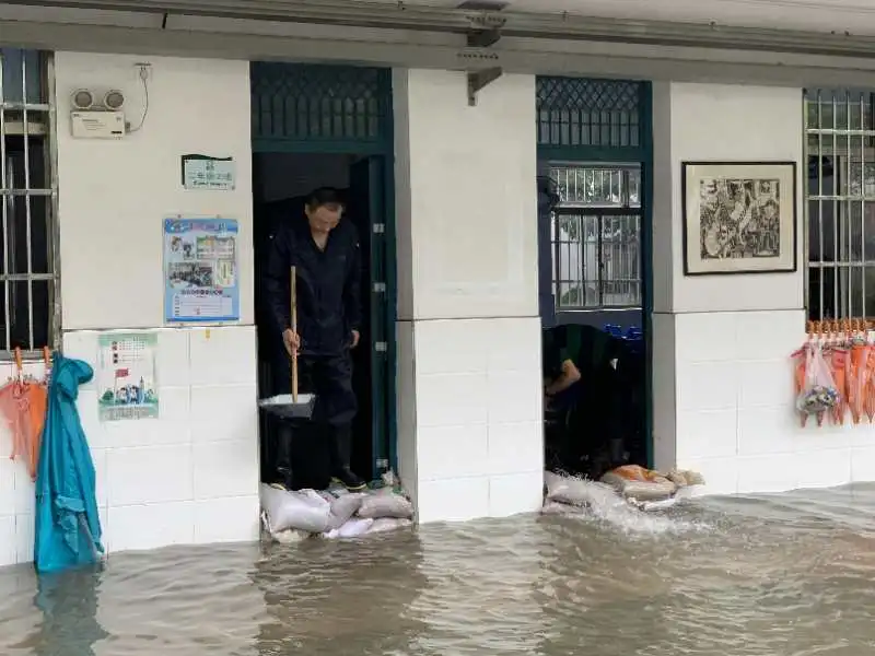 暴雨中的这四个动作，帅