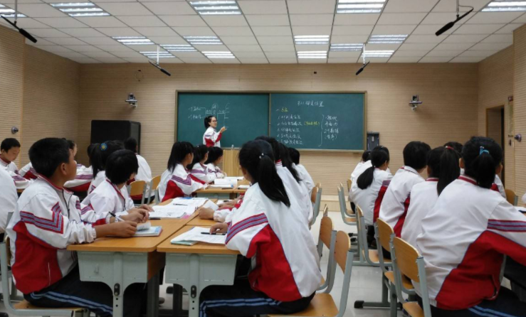 大学该不该竞选班委（学生要不要竞选）