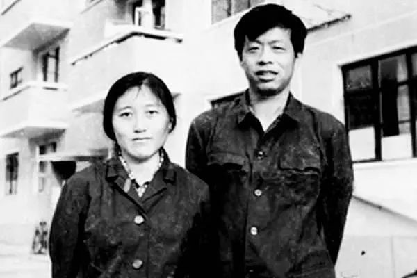 王小波：生活无趣，但你一定要成为有趣的人