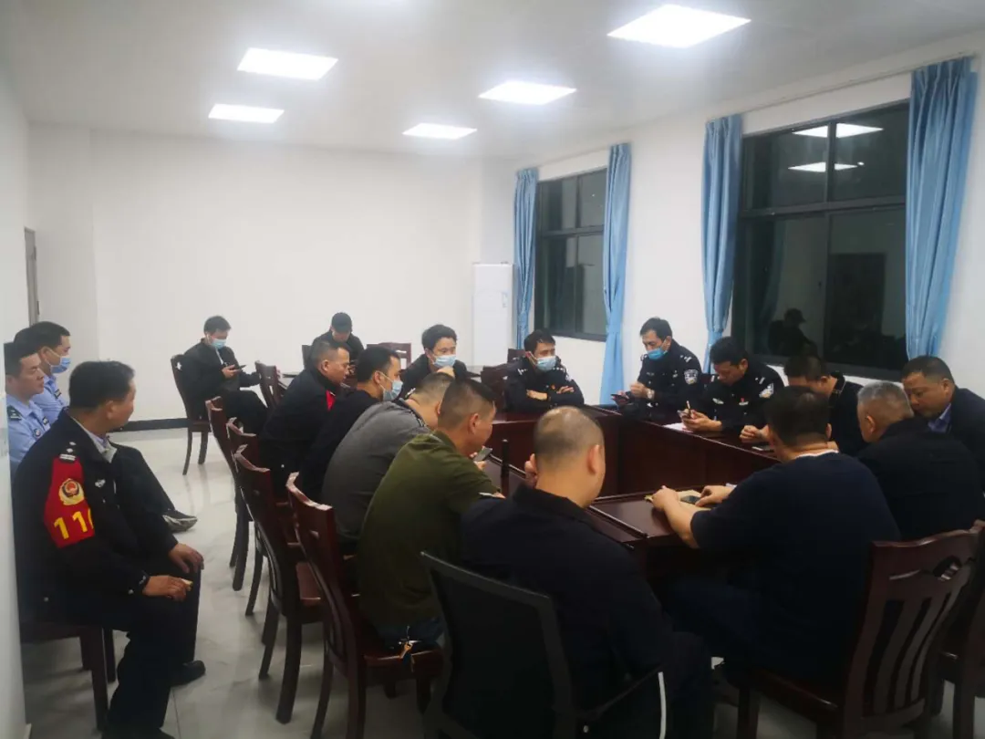 辣眼睛！广西一茶庄竟是嫖客的“选美场”，卖淫女穿着暴露，对接暗号让人目瞪口呆