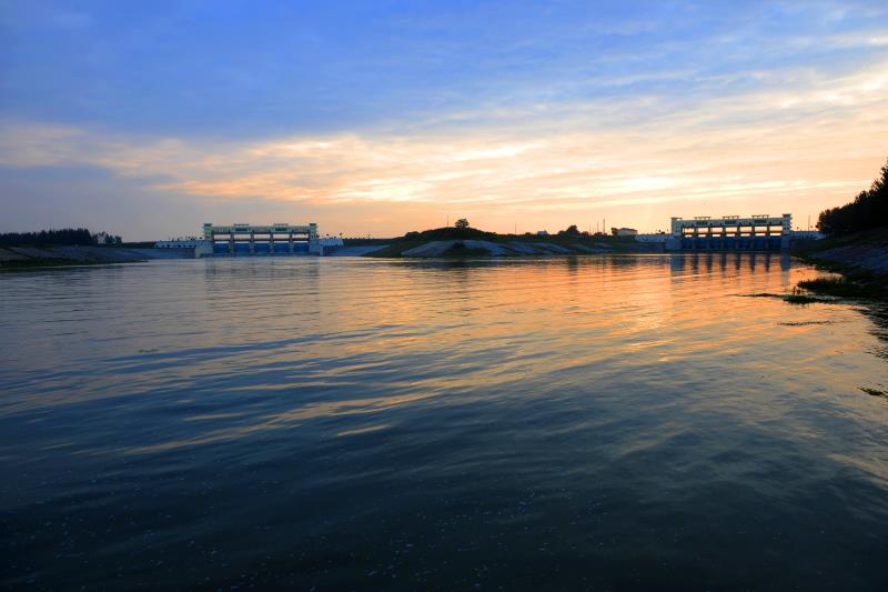 宿鸭湖于1989年重修完工后,水面开阔,风景宜人,有"人造洞庭"的美誉.