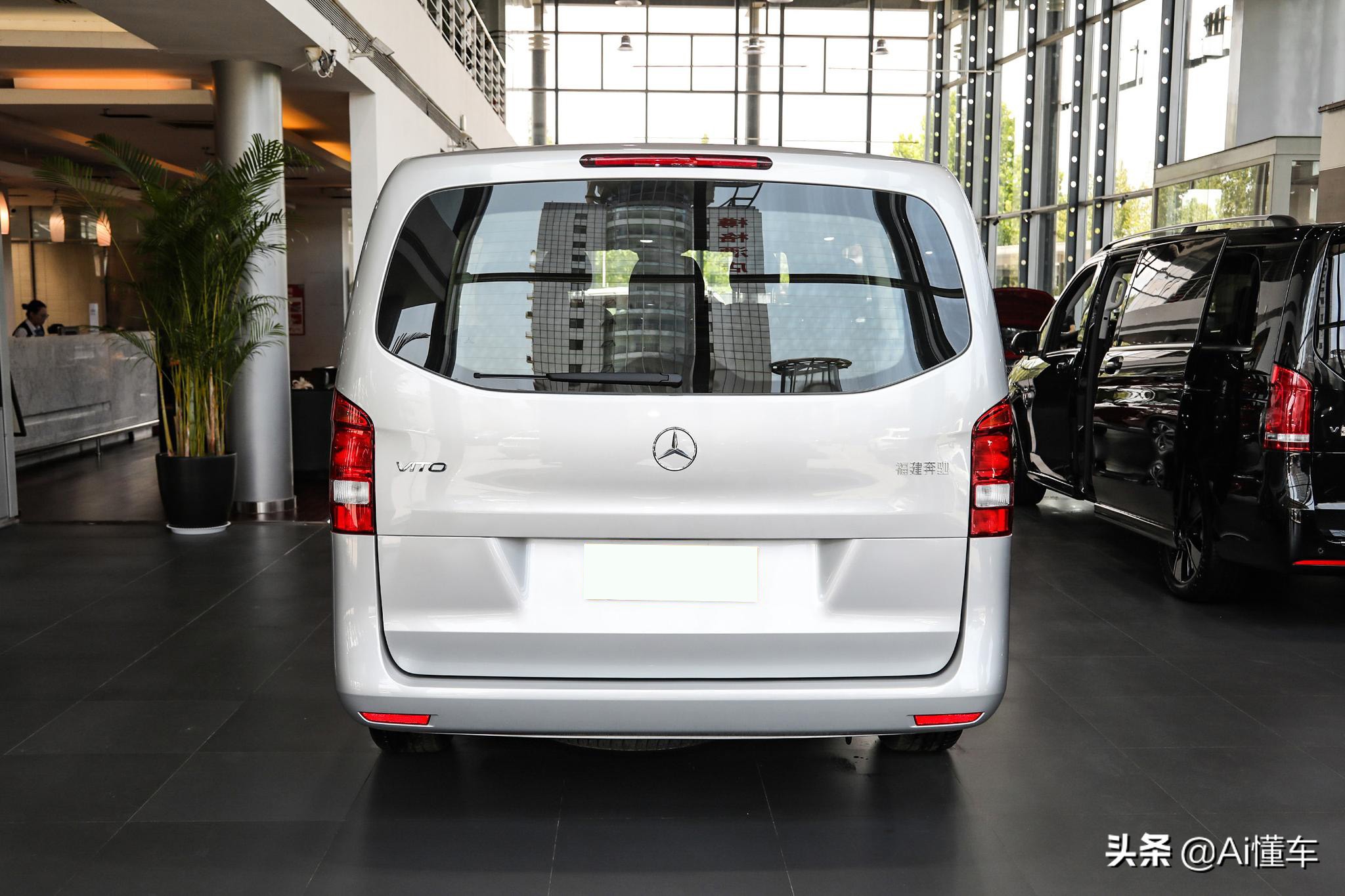 空间大座位多，价格便宜的大奔驰车，自动挡9AT，带你看奔驰威霆