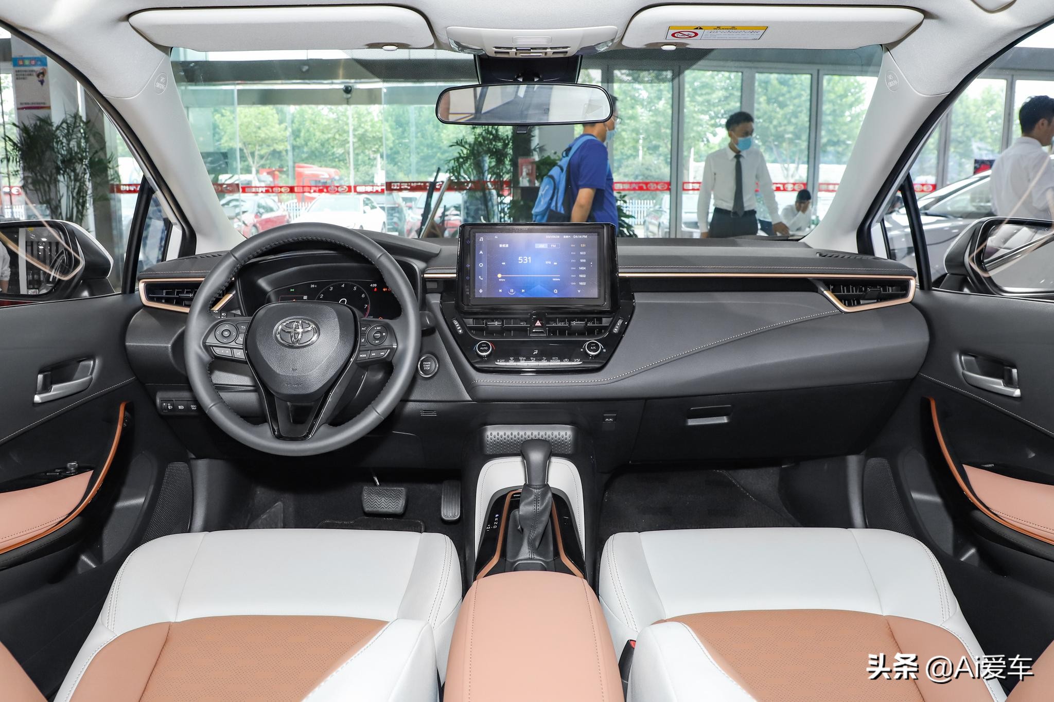 2米75的丰田三厢新家轿，凯美瑞同款2.0L动力油耗5.9L，实拍凌尚