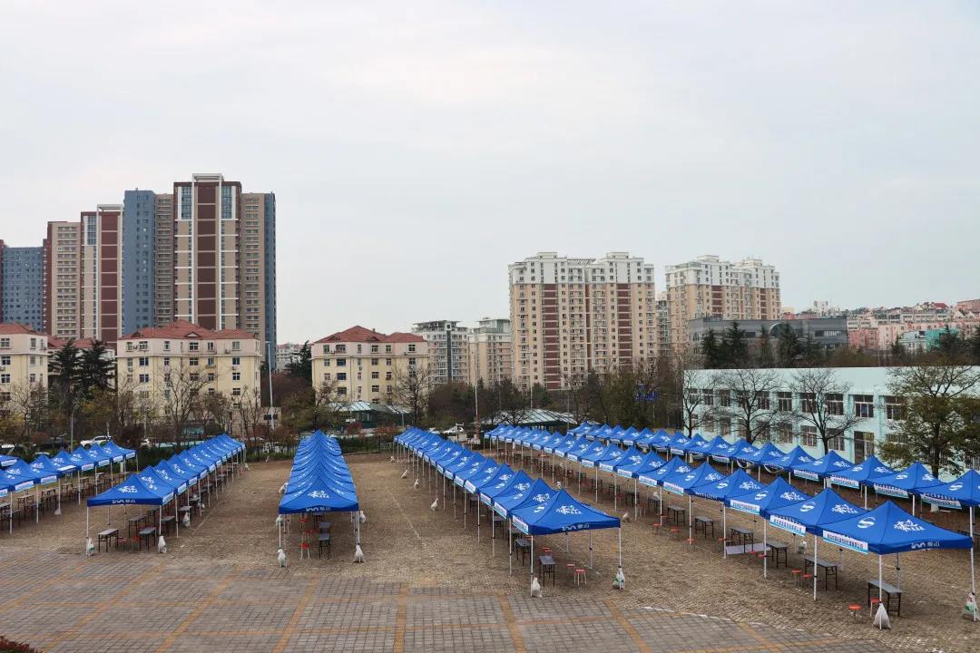 现场火爆！近5000个岗位，129家名企直奔山东，展开