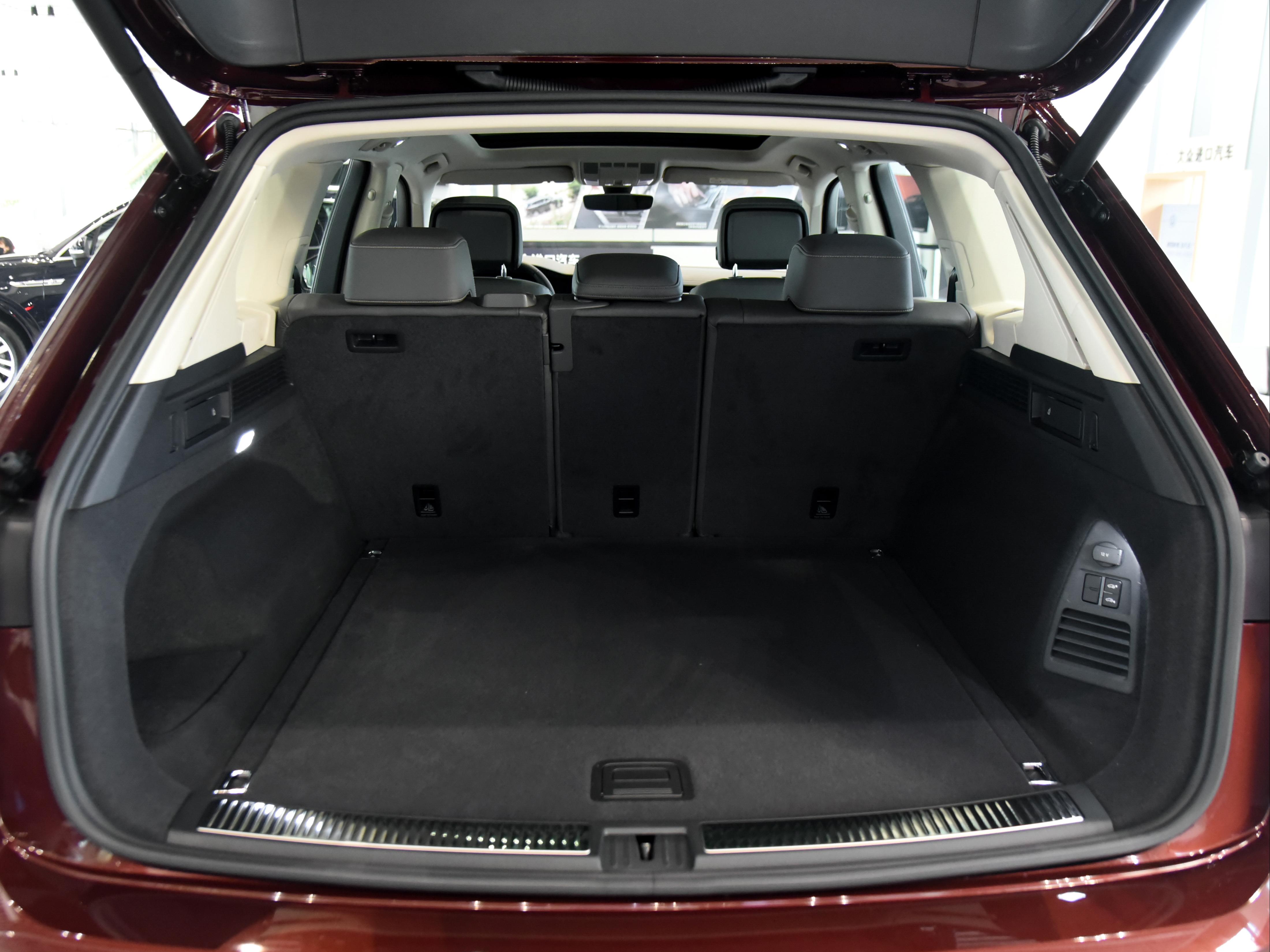 进口便宜豪华旗舰SUV，3.0T大V6，大五座霸气车，带你看大众途锐