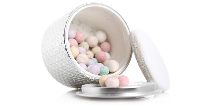 “定妆粉、蜜粉、定妆喷雾、粉饼”，到底是有什么区别？