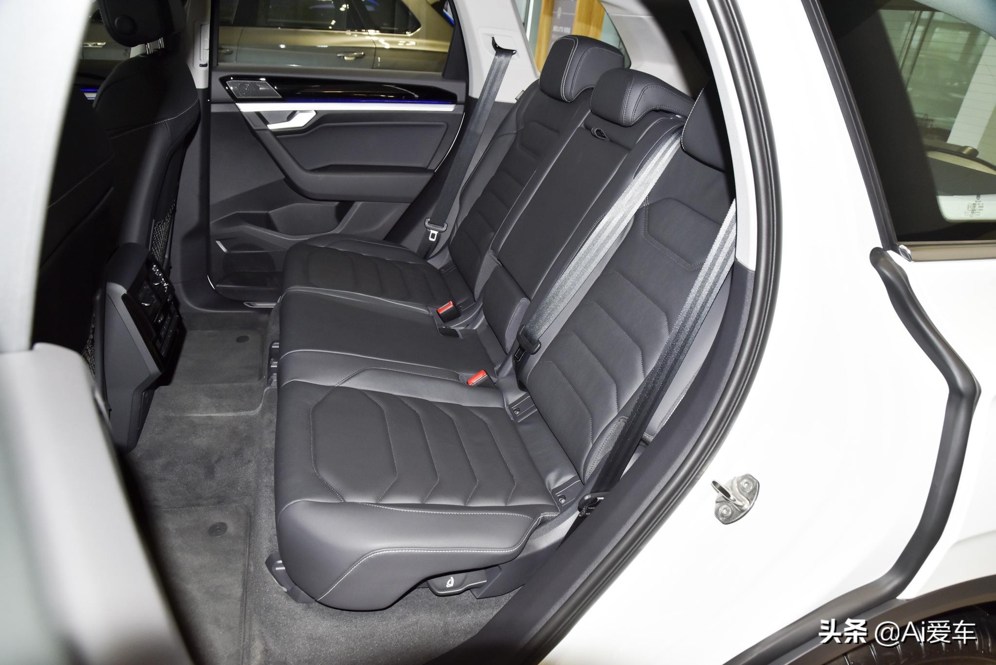 进口德系旗舰大5座SUV，2.3L油耗8AT带四驱，车价不错，途锐PHEV