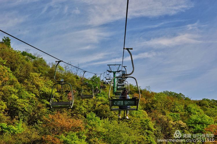 玉壶峰下松涛起，天界佛国掸尘埃！走遍千山万岭，唯天门山独有