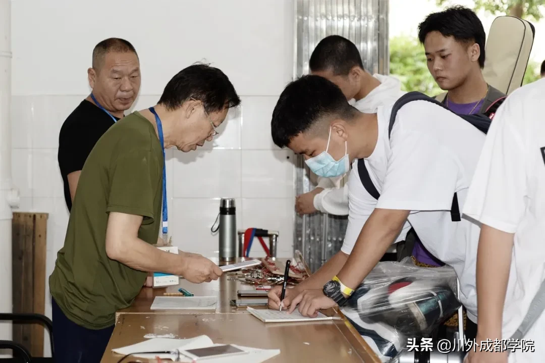 2020级萌新报到！欢迎最年轻的四川外国语大学成都学院人