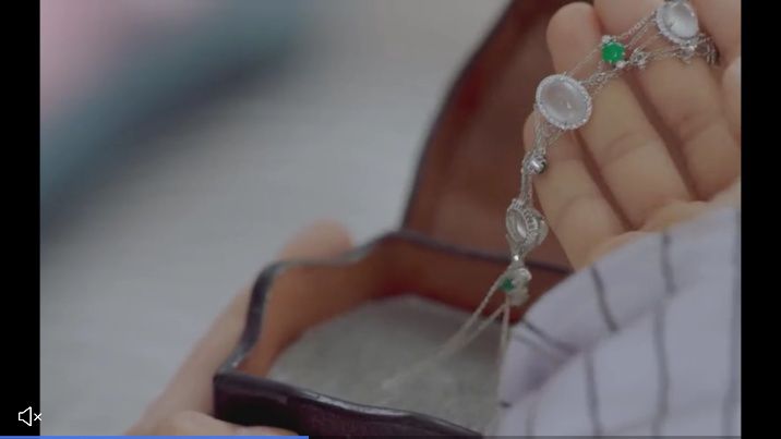 韩商言送给佟年的95万玻璃种翡翠手链，现实中值这么多钱吗