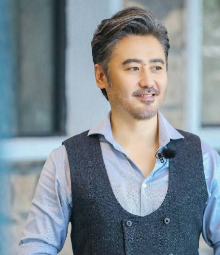 吴秀波降价410万贱卖房产？豪宅历史近百年，装修豪华似宫殿