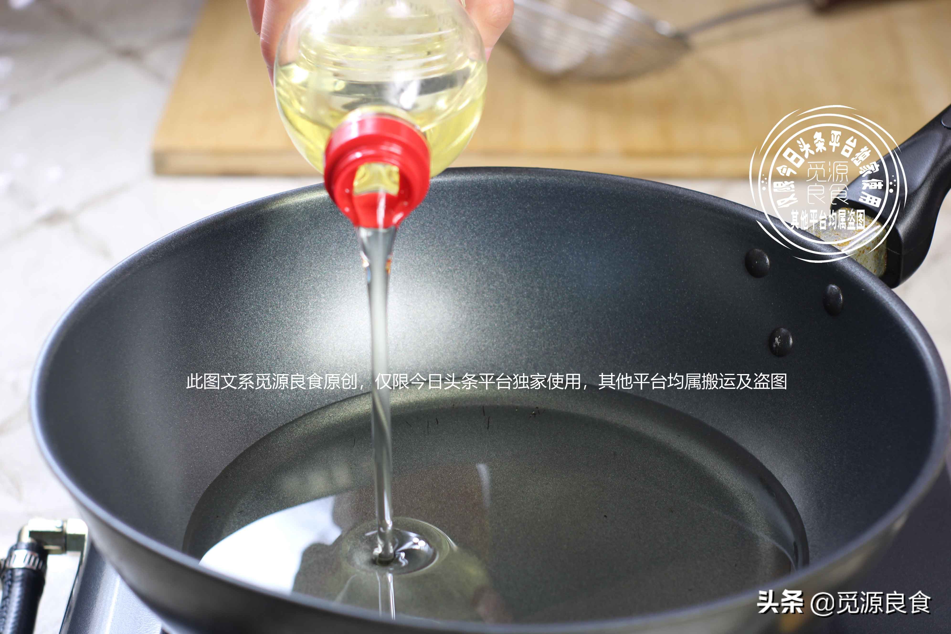 干炸小河虾酥脆不粘连是有窍门的，多加这一步，口感香酥味鲜美