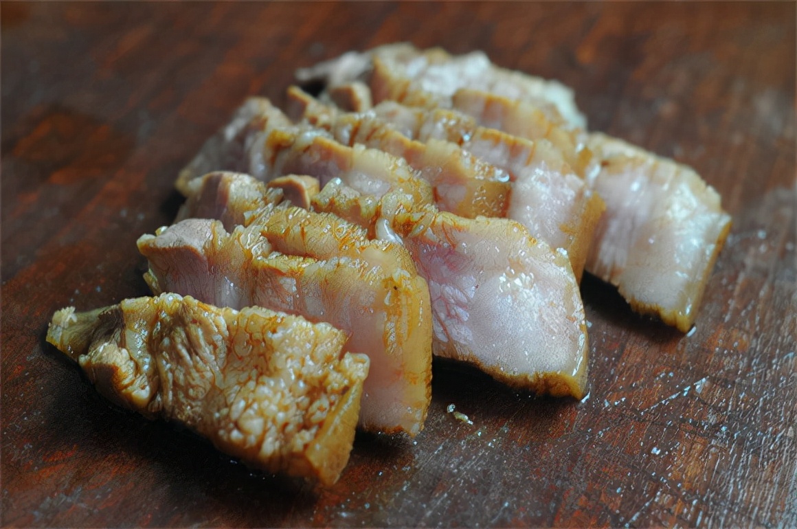 湖南妹子教你做回锅肉，不油不腻入口即化，冬天吃它最解馋