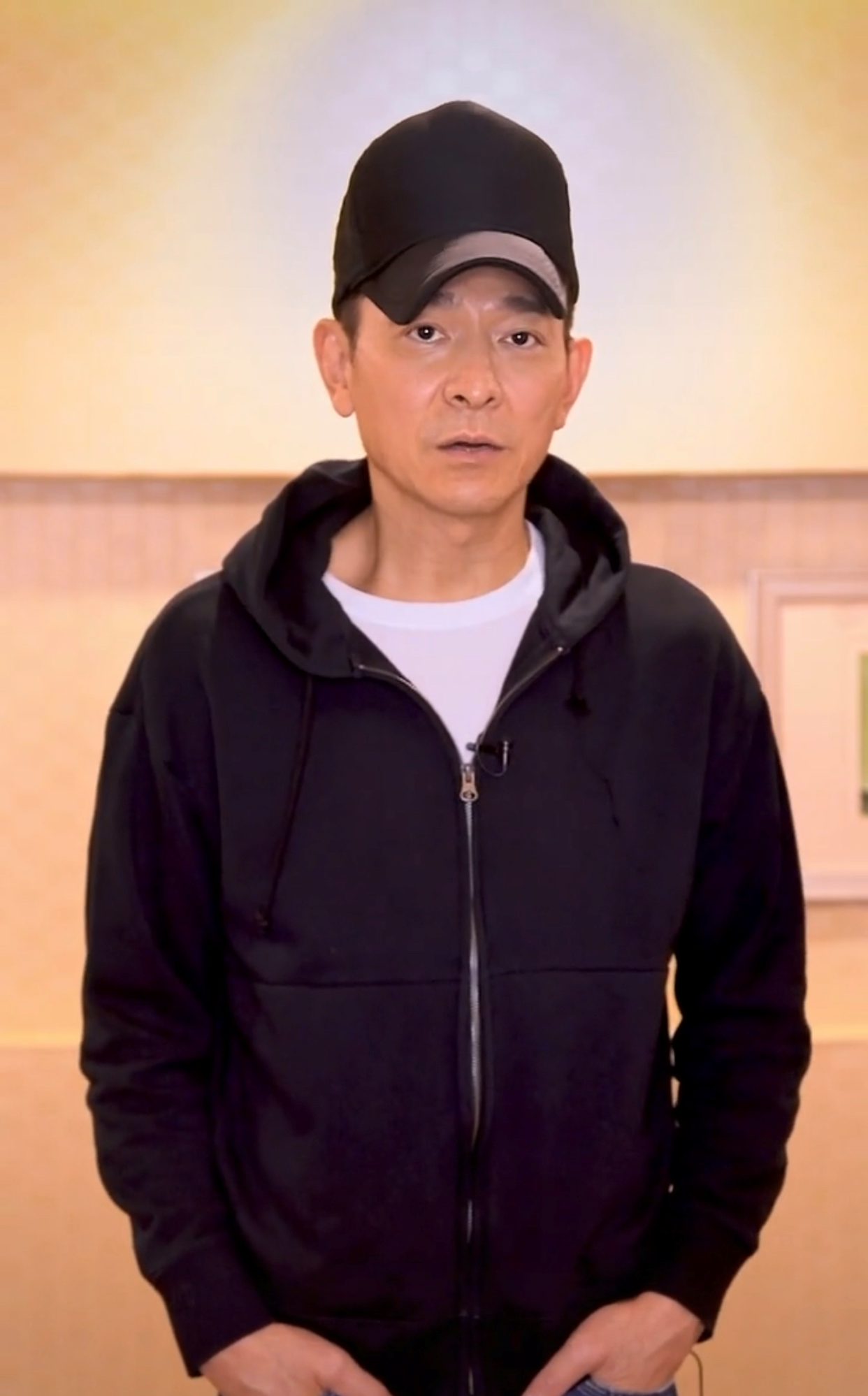 59岁刘德华发声为灾区祈福，声音嘶哑惹人心疼，却遭质疑没有捐款