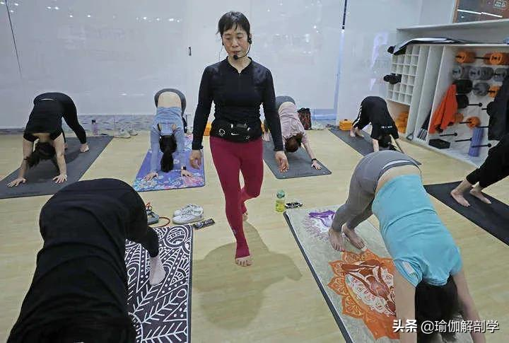退休后当瑜伽教练，五年考了7张瑜伽证，这位杭州姐姐当真厉害