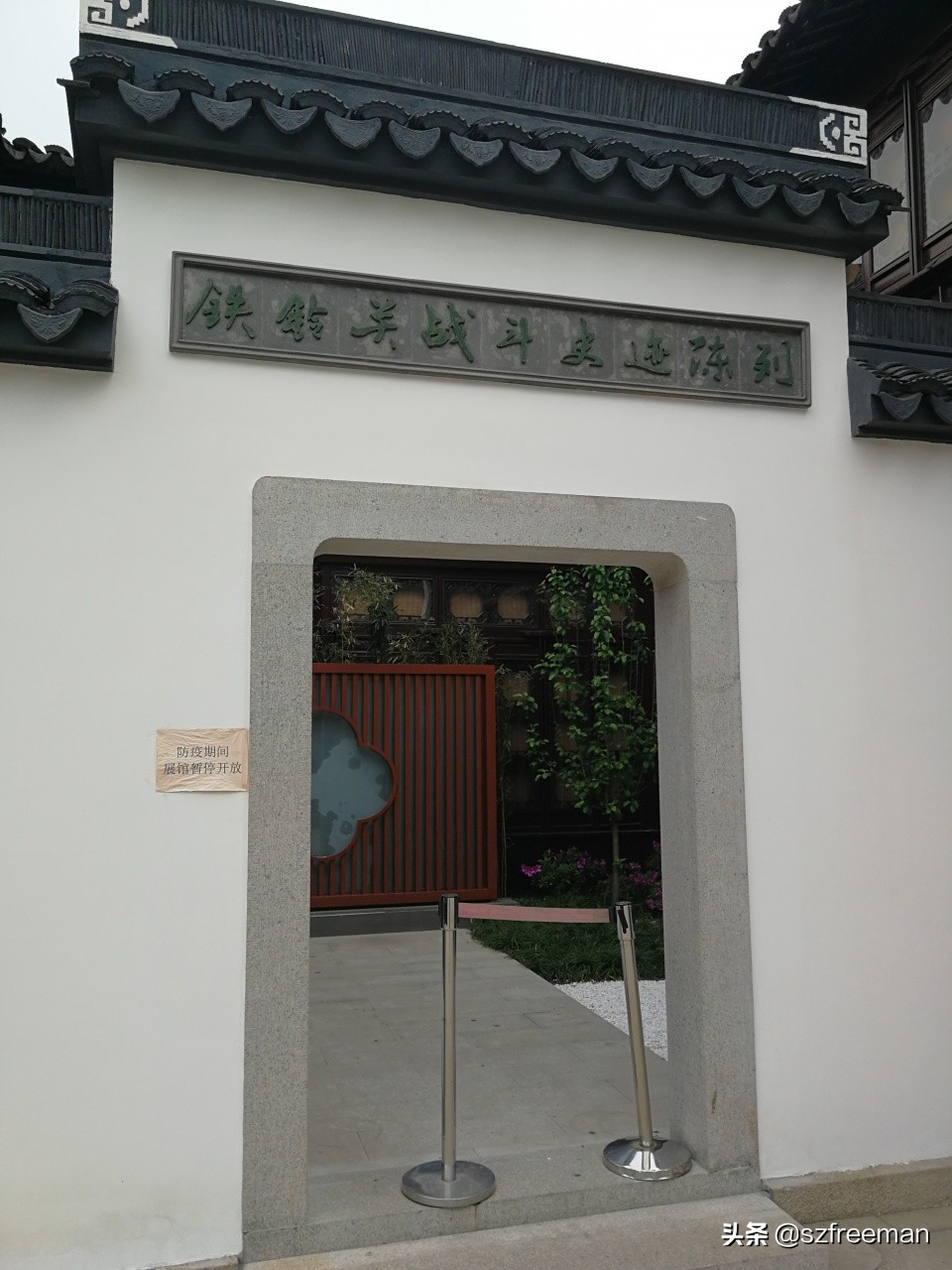 眼前的景象宛如诗句，铁铃关外烟如画，人立枫桥数客船
