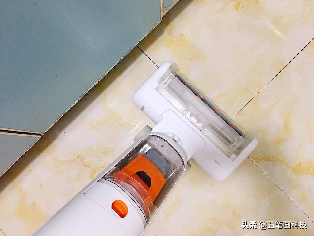 滚刷都能自清洁，那脏污哪里去了？洒哇地咔无线地面清洗机初体验