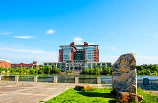 湖南地区大学排名，长沙理工大学排名第五，它排第二