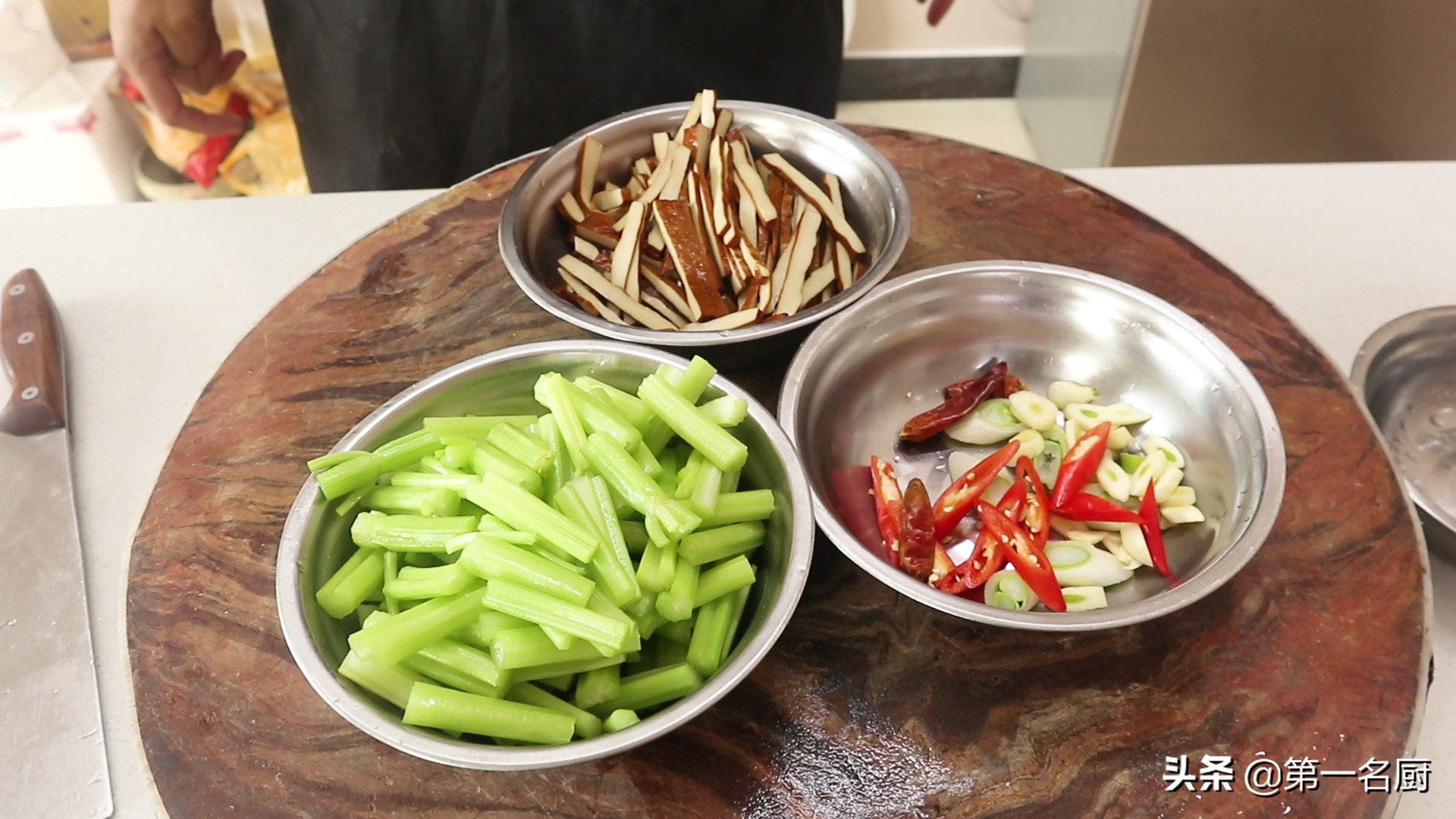 香干炒芹菜,香干炒芹菜怎么做好吃