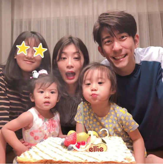 强悍的贾静雯：19岁辍学还债，35岁离婚赔2600万，45岁却光芒万丈