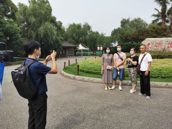 世界杯武汉球迷报团(相隔179天，第一个外省旅行团来汉，游客齐赞东湖美，期待登临黄鹤楼)